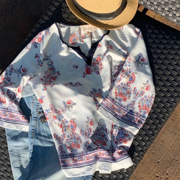 Skies Are Blue Tops - SKIES ARE BLUE Floral white Top